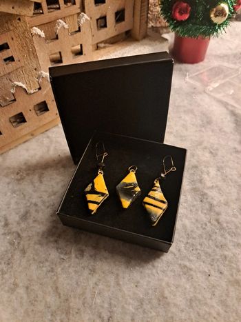 Pendentif et boucles d'oreilles pendante orange et noir