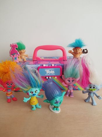 8 figurines The trolls et coffret