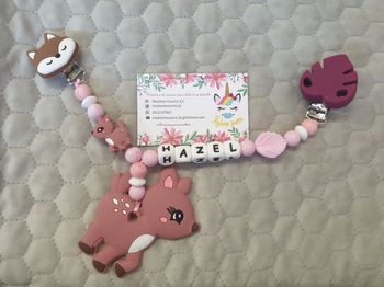 Attache doudou avec jouet dentition