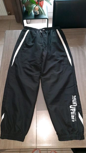 Jogging avec fermeture en bas des jambes taille 34