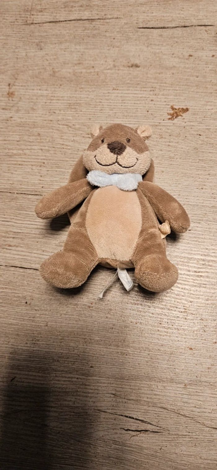 Peluche Léon de Noukie s, mise en déco