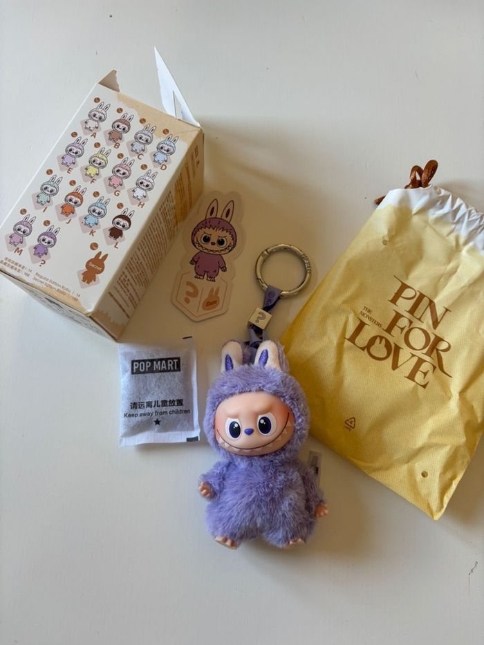 PopMart Labubu The Monsters Pin For Love « ? » - photo numéro 3