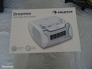 Radio-réveil avec lecteur CD et port USB 
Couleur blanc