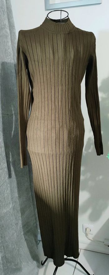Robe longue moulante côtelée col cheminée