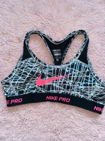 Brassière Nike taille S 8/10 ans