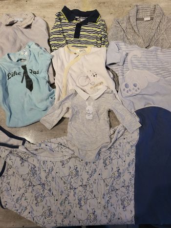 Vêtements bébé 1 à 6 mois + gigoteuse