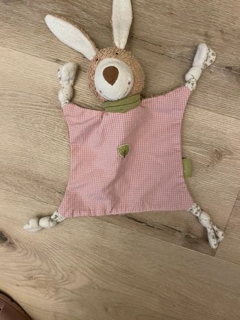Doudou lapin en tissu