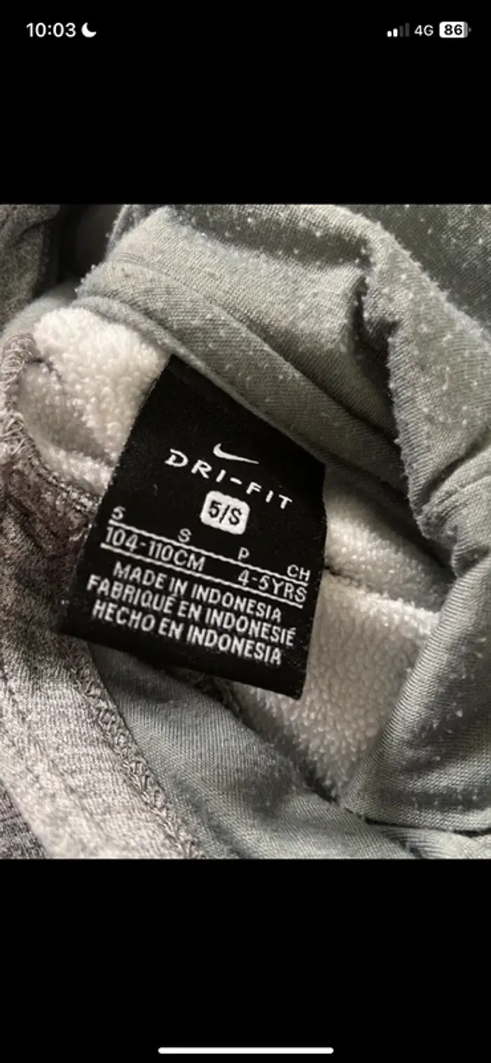 Pull à capuche nike . - photo numéro 3