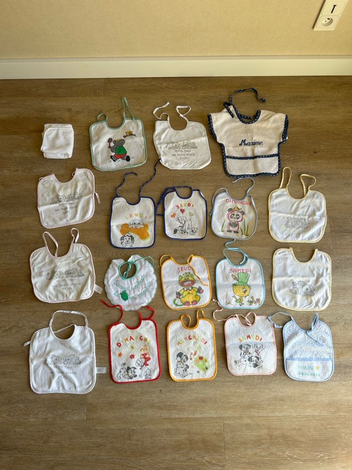 Lot de 18 bavoirs bébé – coton éponge, brodés, mixte