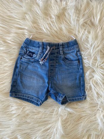 Short 23 mois