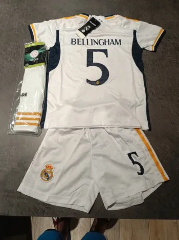 Tenue foot Real Madrid Jude Bellingham blanc. T.20