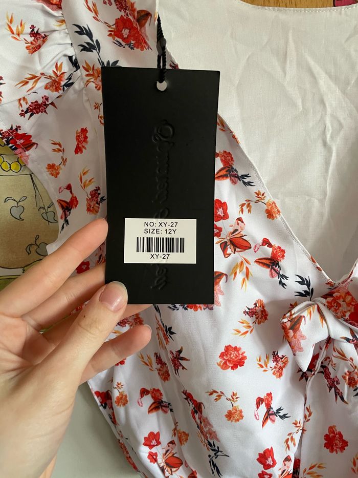 Haut blanc à fleurs ouvert dans le dos, taille 12 ans, marque Squared & Cubed - photo numéro 5