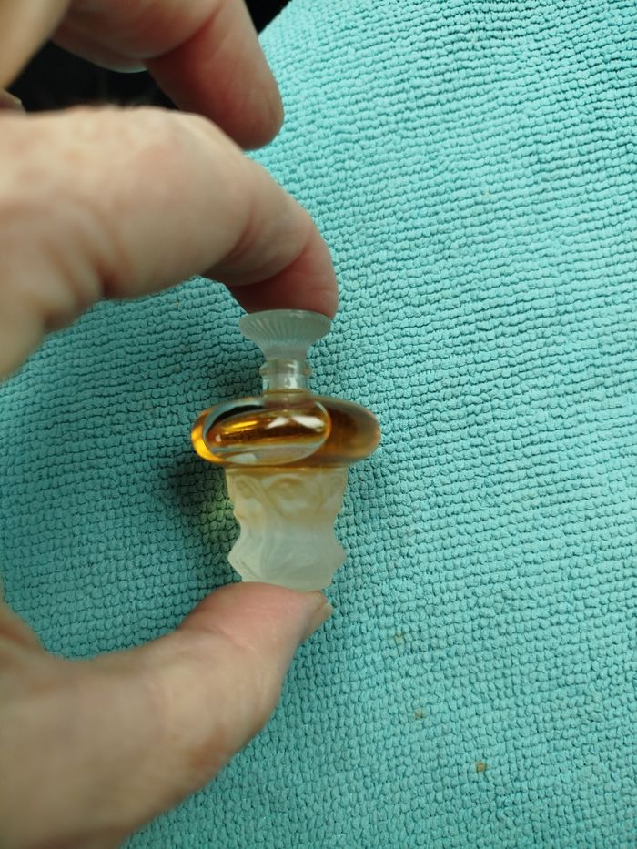 Miniature de parfum Lalique