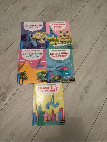 Lot livres Tour Eiffel
