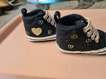 Chaussures. Bébé. Marine/doré. 9,5 cm. Neuve