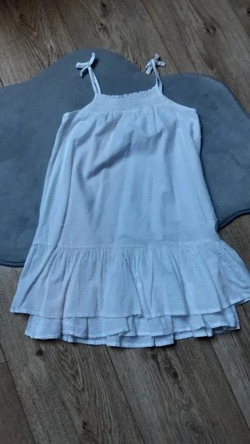 Robe blanche "la redoute" 6 ans en très bon état