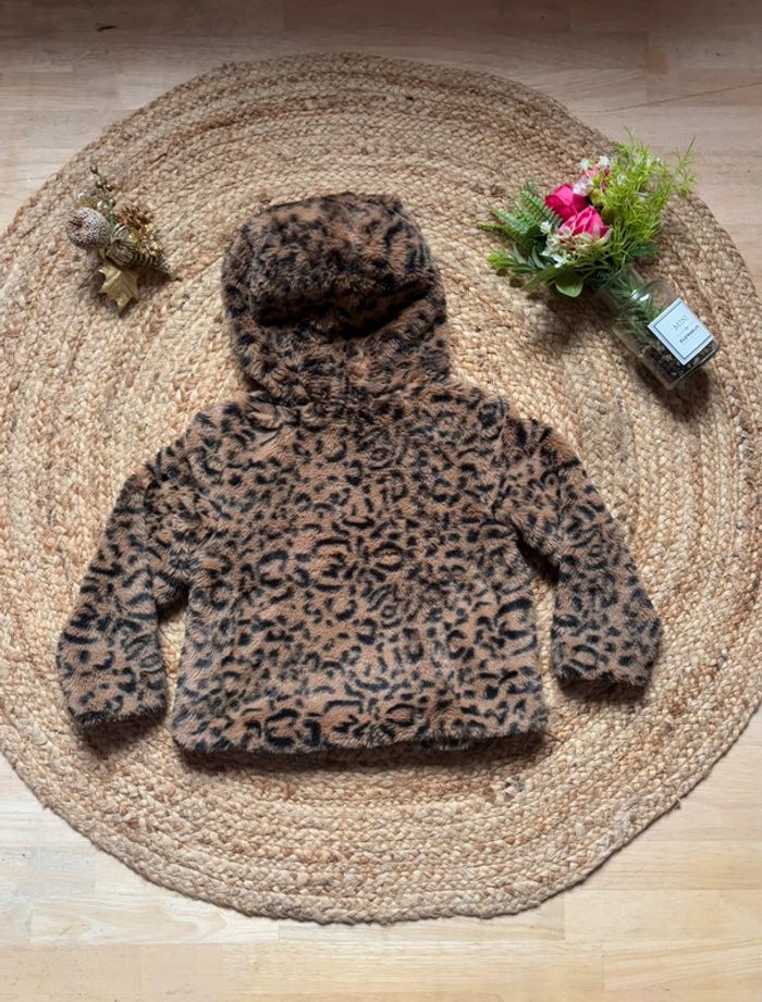 🌺Veste avec capuche en fausse fourrure au motif léopard marron et noir Taille 24mois/92cm🌺 - photo numéro 7