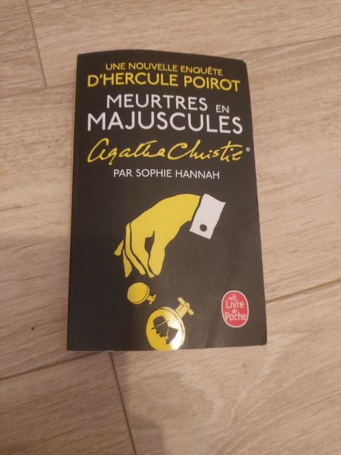 Livre meurtres en majuscules