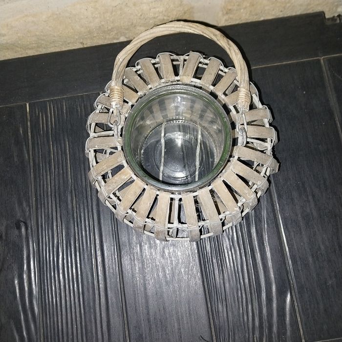 Panier avec pot à l'intérieur