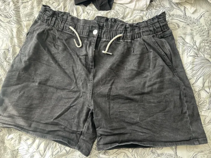 Short en jean kiabi taille 54 - photo numéro 2