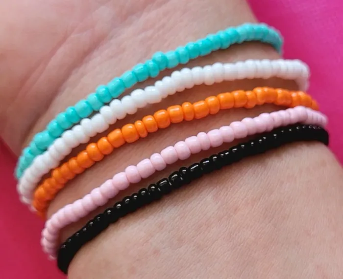 Lot de cinq bracelets cœur perles de rocailles multicolore - photo numéro 4