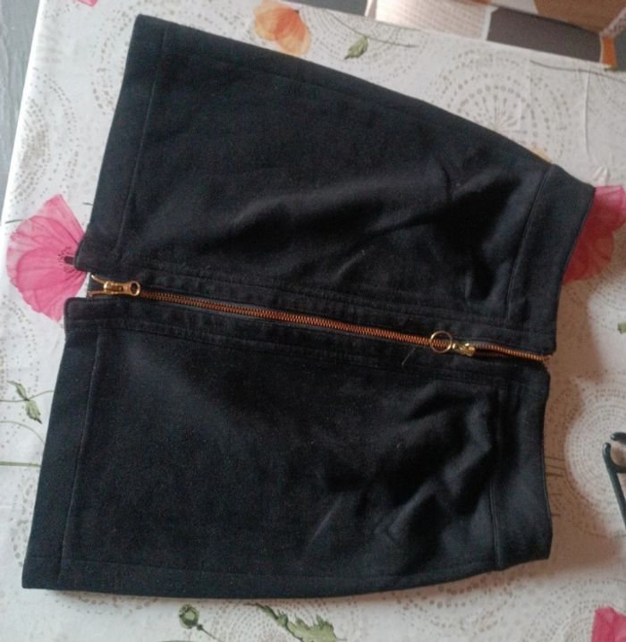 Jupe noire daim
