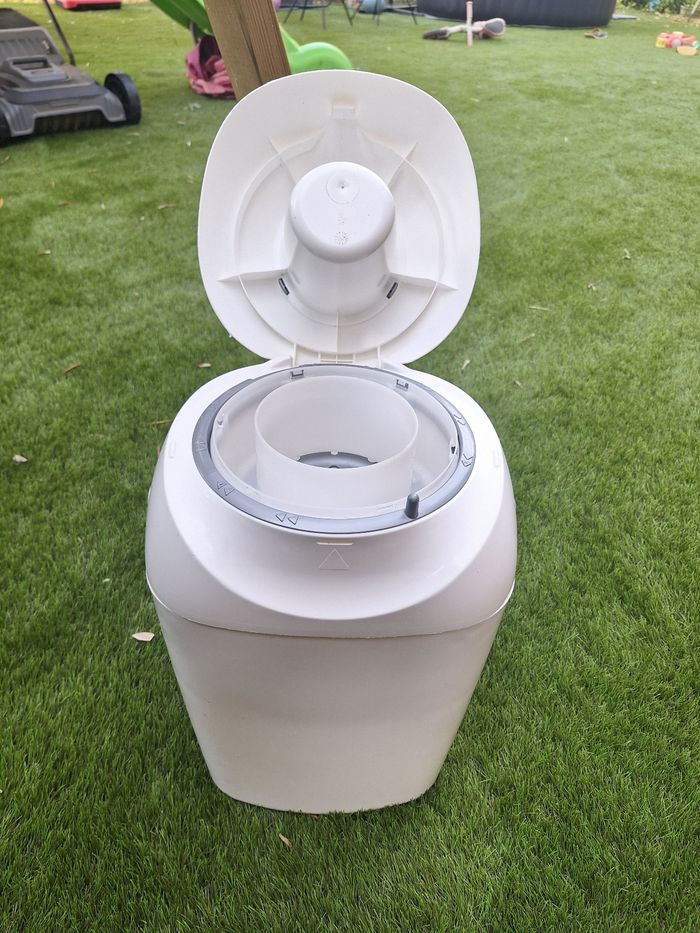 Poubelle a couche bébé sangenic