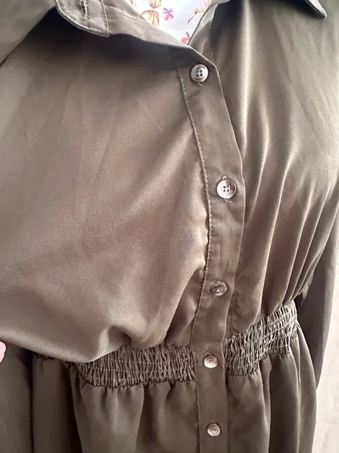 Chemise satinée kaki bouffante - photo numéro 5
