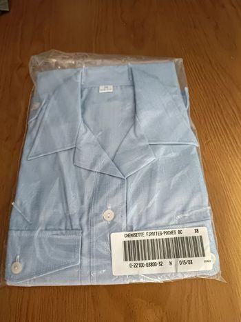 Chemise manches courtes taille 38 neuve