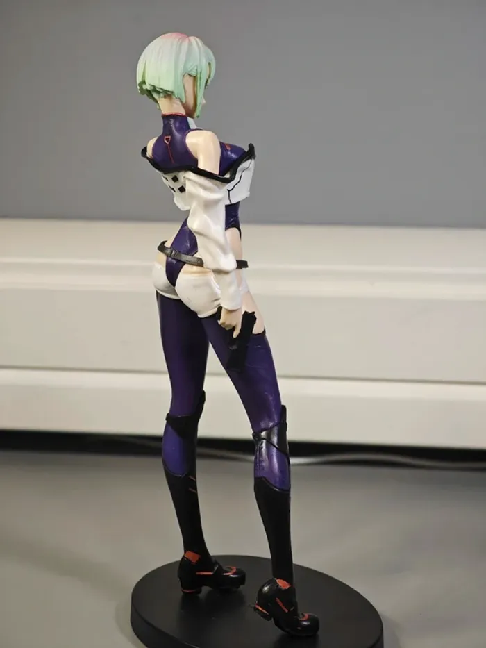 Figurine CyberPunk Edgerunners : Lucy 21cm neuve avec boîte - photo numéro 5