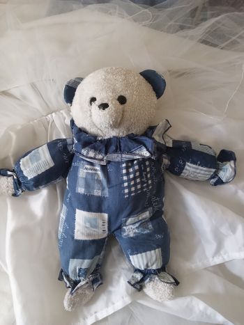 Doudou ours blanc bleu marine Minouche vintage d'occasion ancien 30 ans  marin marine mer yeux noirs durs plastique nez dur  tissu éponge tissu bouclettes carré carreaux imprimé  thème mer ancre  peluche ancien matelot