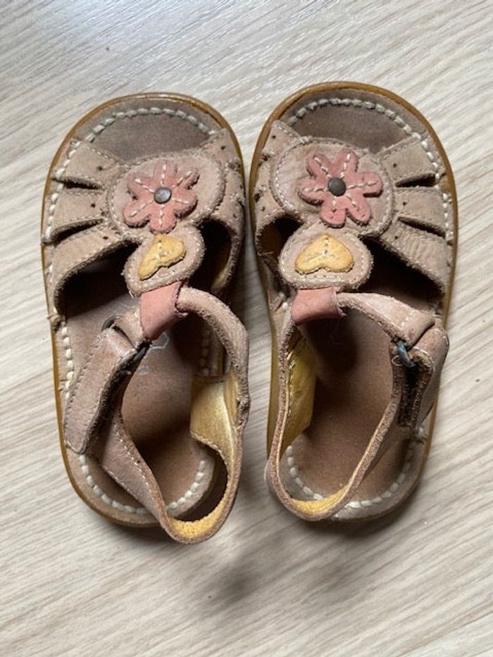 Sandales à fleurs