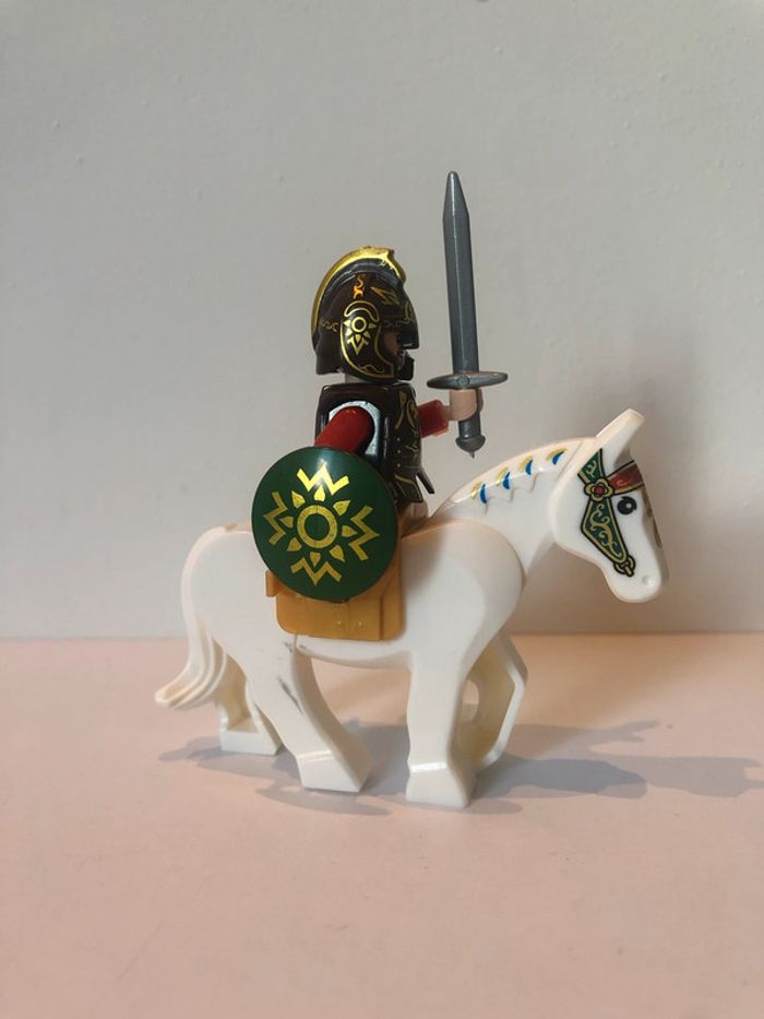 Figurine type lego Théoden Roi du Rohan à cheval. le seigneur des anneaux - photo numéro 2