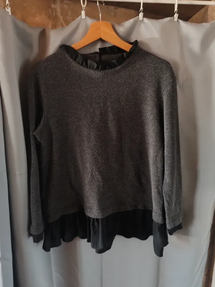 Haut gris et noir