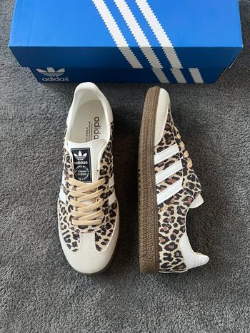 Basket Adidas samba léopard taille 39 (avec défaut)