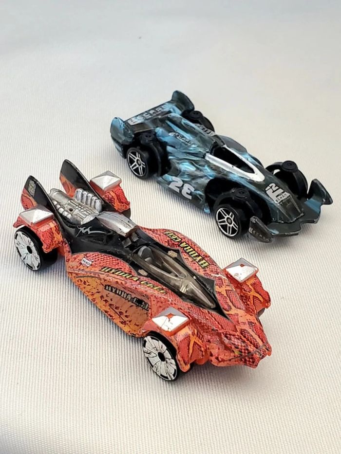 2 Véhicules Hot Wheels Gray Ghost + Snake Oiler Race Car - photo numéro 2
