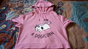 Sweat rose à capuche manches courtes