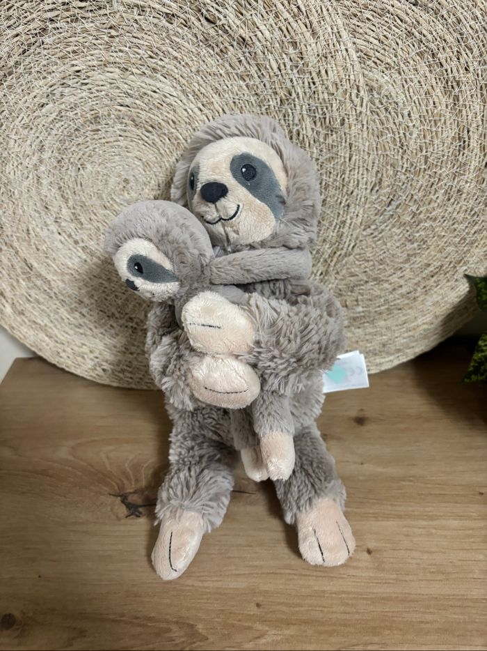 Doudou paresseux avec son bébé beige gris musical tex - photo numéro 2