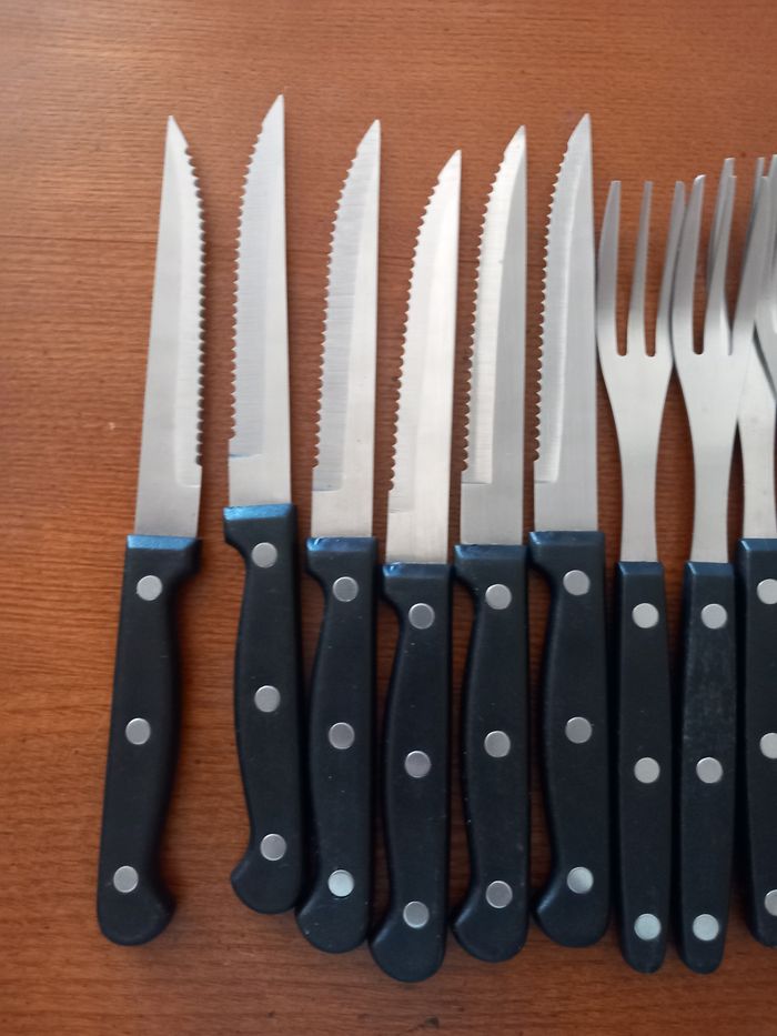 Lot 6 fourchettes avec 6 couteaux et aiguiseur - photo numéro 4