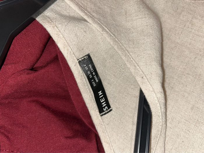 Top beige avec dos en col V - photo numéro 3