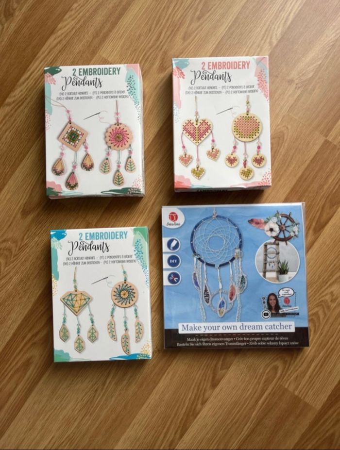 Attrape-rêves + 3 boîtes pendentifs à broder - Neuf