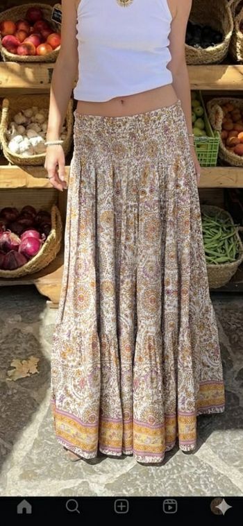 Jupe longue bohème fluide – Tons crème, rose & jaune beurre
Taille unique (XS à M) – Neuve avec étiquette – Made in Italy
