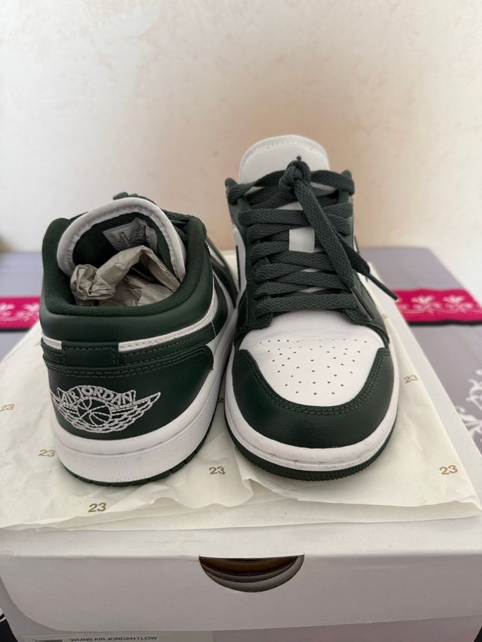 Baskets Nike Air Jordan 1 Low blanc/jade galactique - photo numéro 6