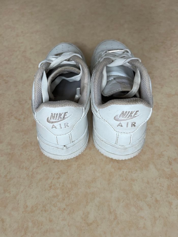 Basket Nike air force one blanche 32 enfant en bon état - photo numéro 3