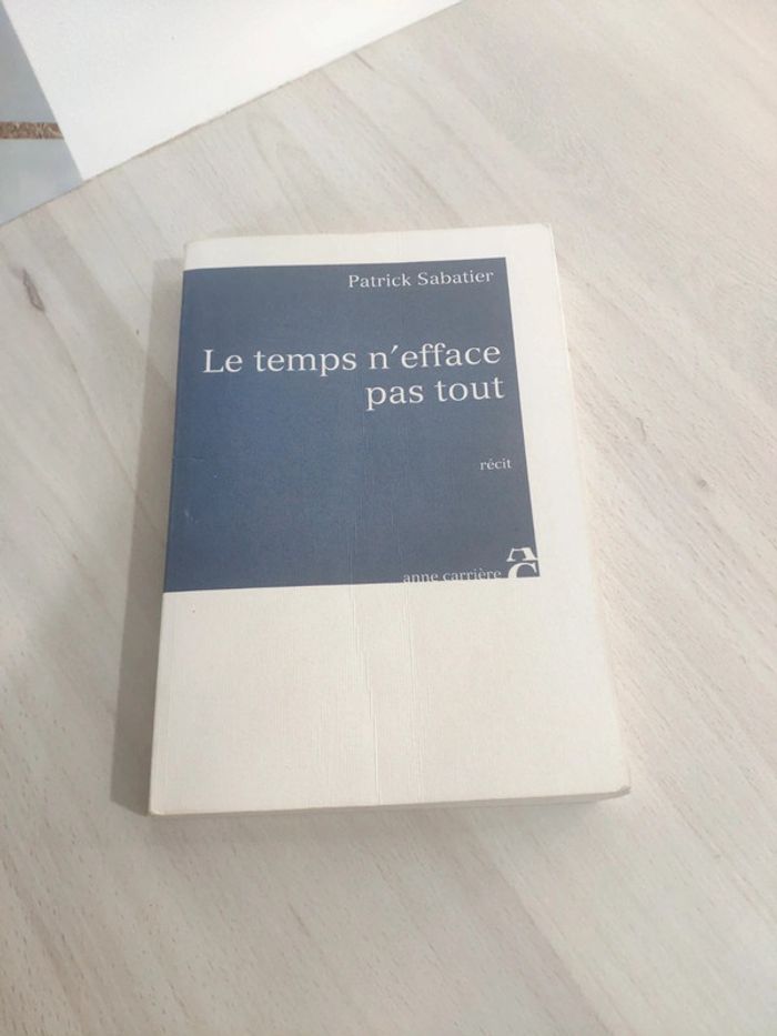 Livre grand format le temps n'efface pas tout Sabatier récit