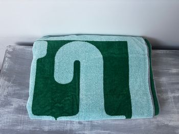 Vintage serviette de bain neuve motifs graphiques bleu et vert