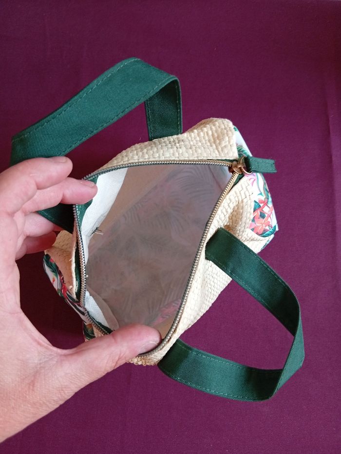 Pochette trousse de toilette Yves Rocher - photo numéro 2