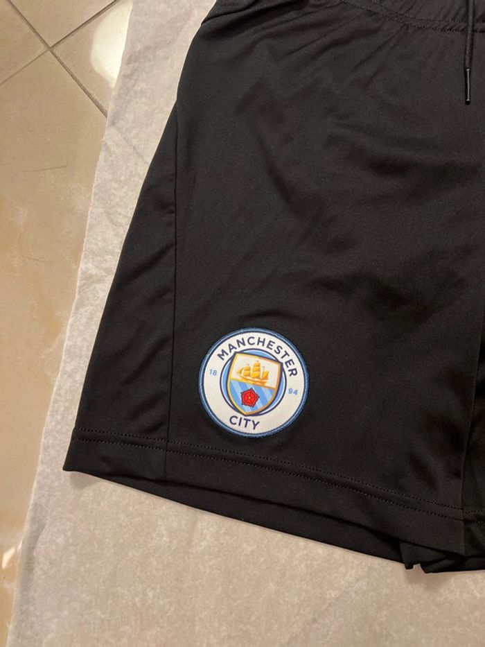 Short de foot Puma, équipe Manchester City avec chaussettes taille 13/14 ans authentique neuf - photo numéro 4