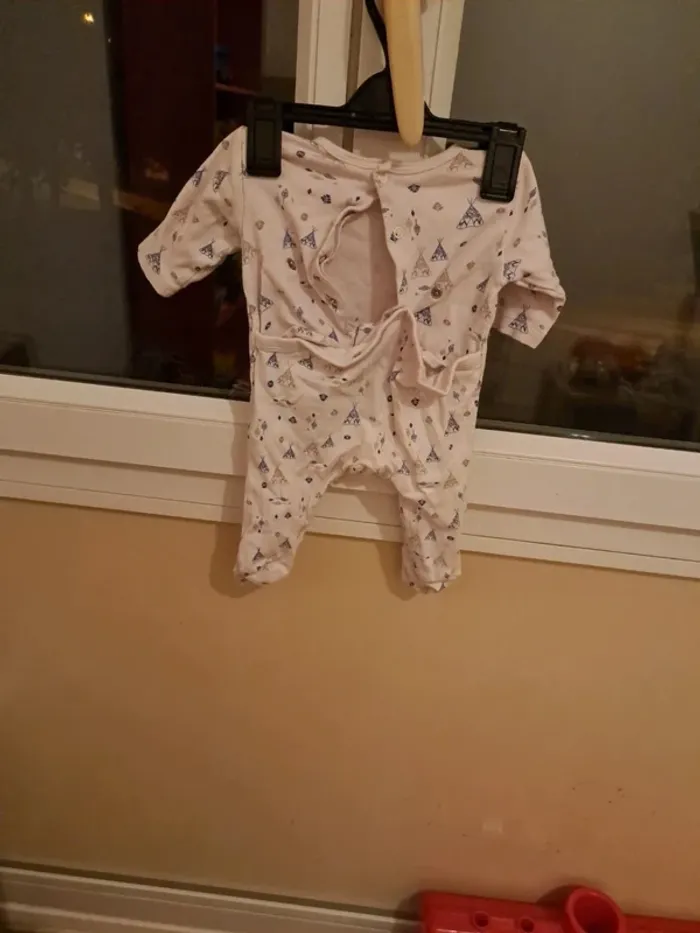 Pyjama fin ( 3mois ) - photo numéro 2