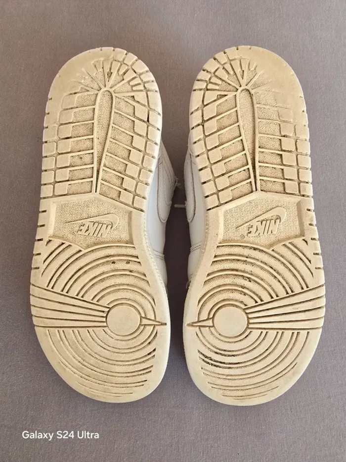 Nike Air Jordan 1 Low Blanche - Taille 36,5 - Très bon état - photo numéro 5